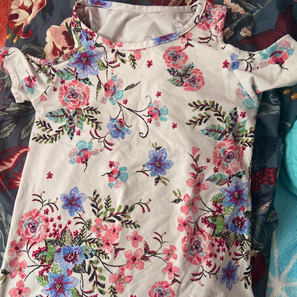 Very CUTE flowery shirt